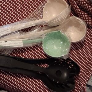 Elegant Kitchen Utensil Set - Black, Cream, and Green